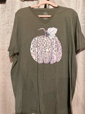 Candie's Olive Green Short Sleeve Tee with Pink Leopard Pumpkin Graphic